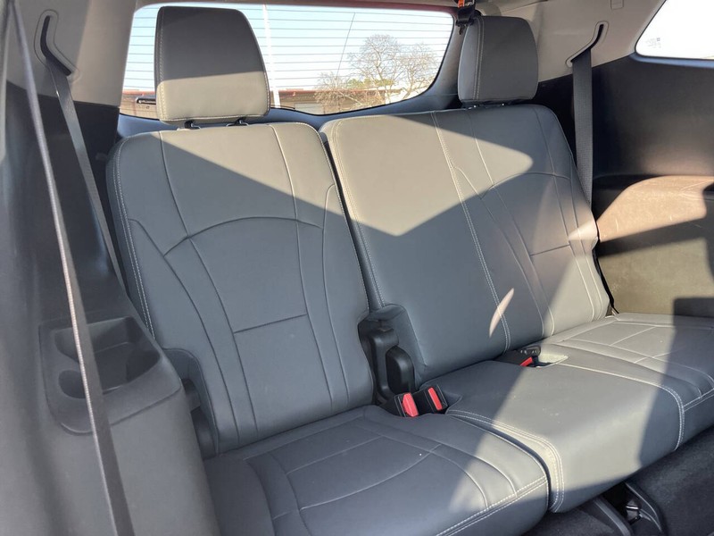 Buick Enclave Vehicle Image 12