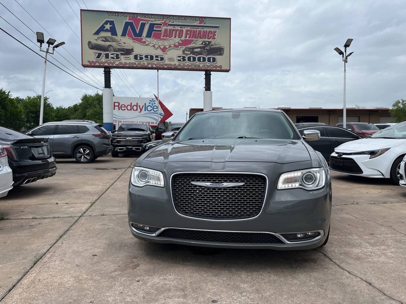 Chrysler 300 Vehicle Image 02