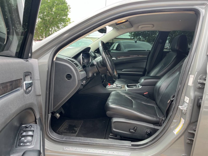 Chrysler 300 Vehicle Image 07