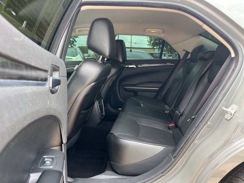 Chrysler 300 Vehicle Image 08