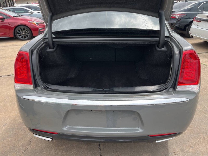 Chrysler 300 Vehicle Image 09