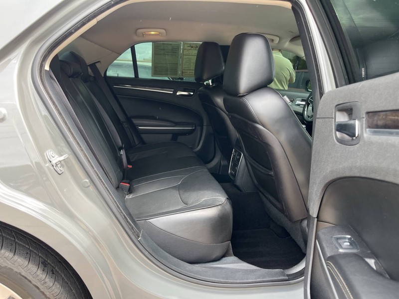 Chrysler 300 Vehicle Image 10