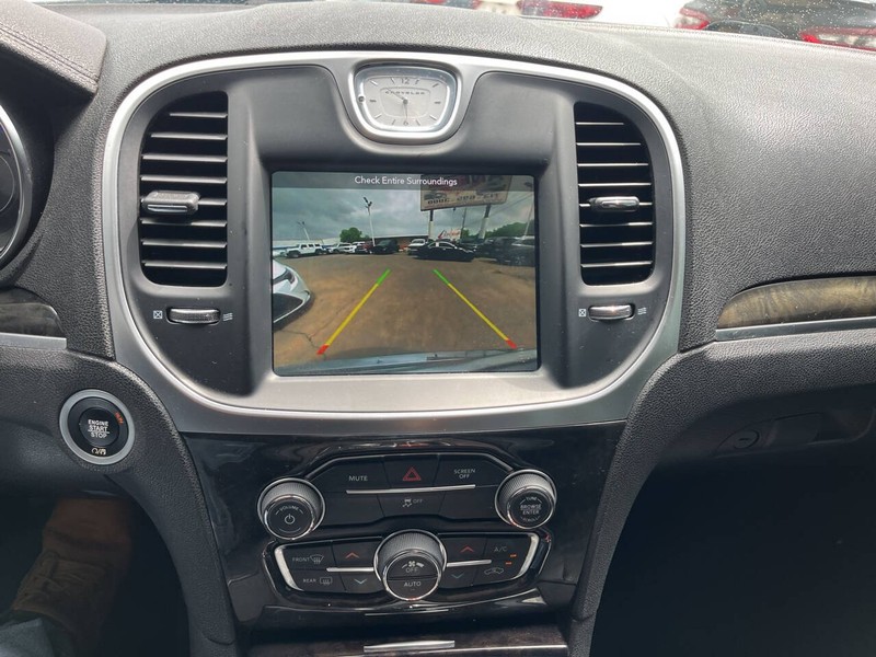 Chrysler 300 Vehicle Image 12