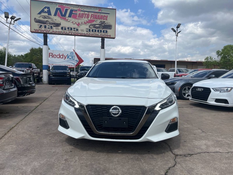 Nissan Altima Vehicle Image 02