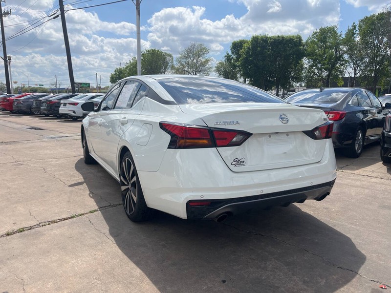 Nissan Altima Vehicle Image 03