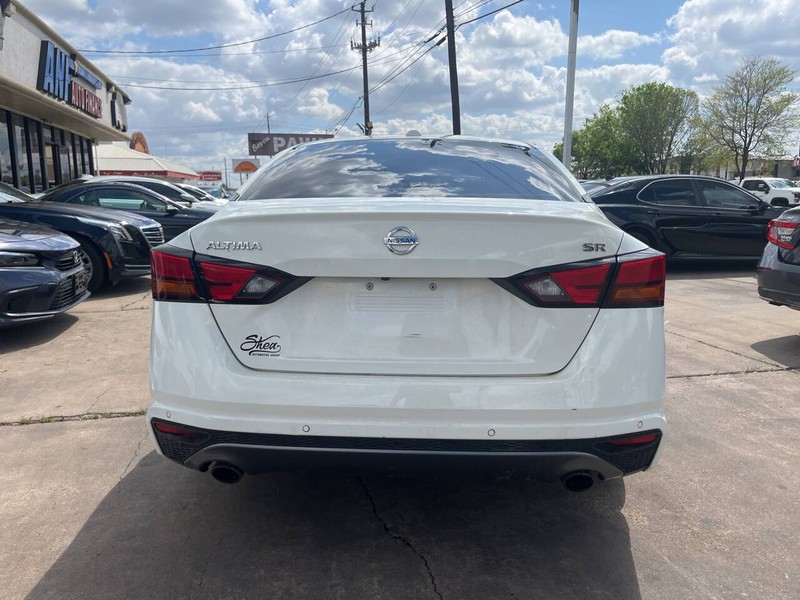 Nissan Altima Vehicle Image 04