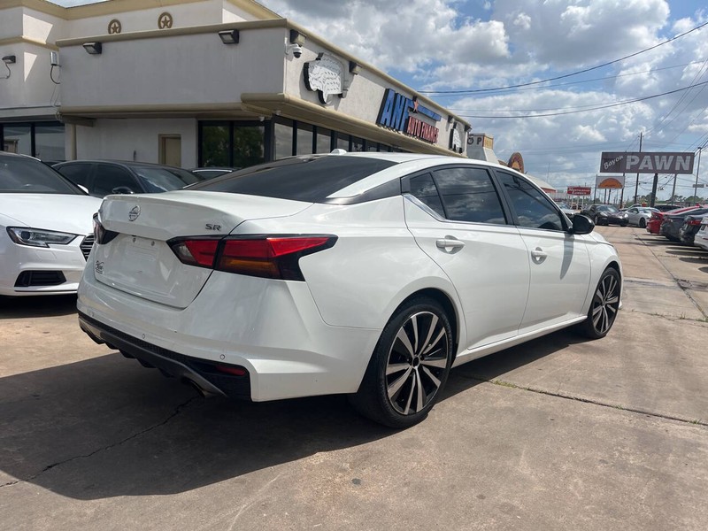 Nissan Altima Vehicle Image 05