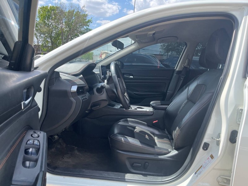 Nissan Altima Vehicle Image 07