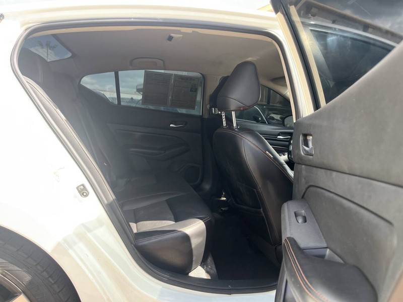 Nissan Altima Vehicle Image 09