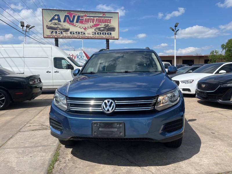 Volkswagen Tiguan Vehicle Image 02