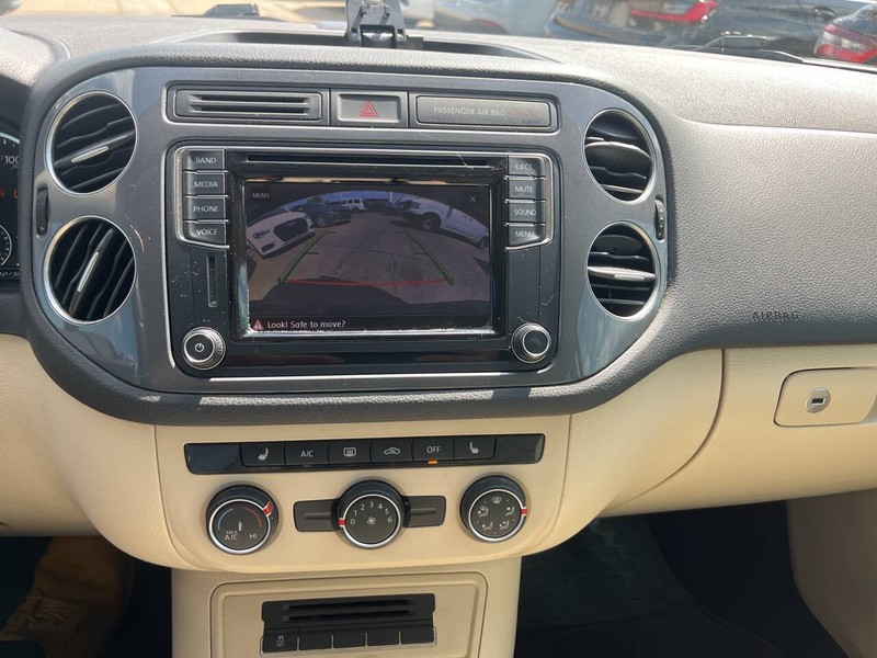 Volkswagen Tiguan Vehicle Image 12