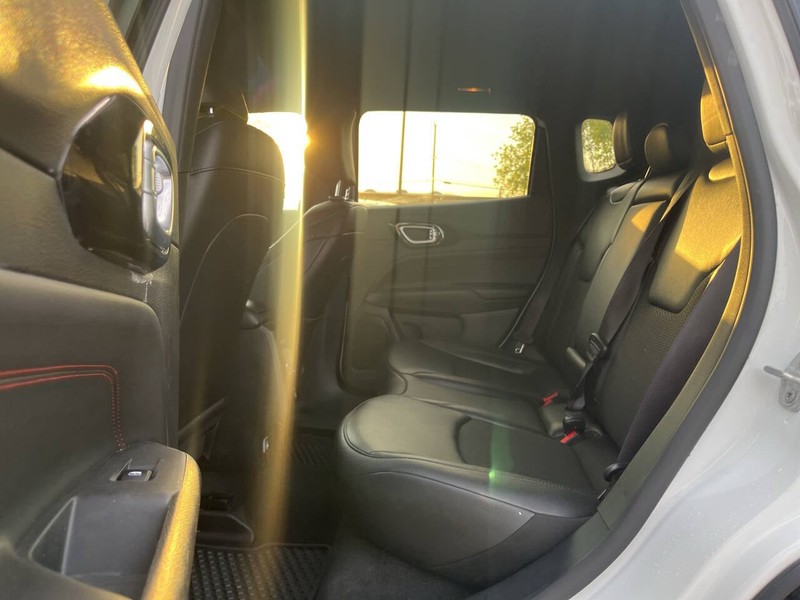 Jeep Compass Vehicle Image 09