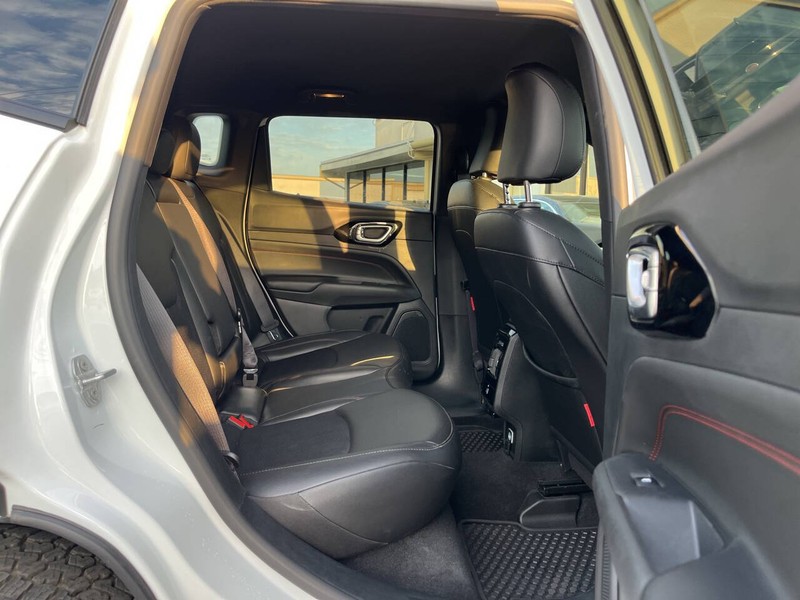 Jeep Compass Vehicle Image 11