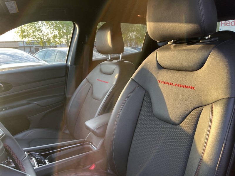 Jeep Compass Vehicle Image 13