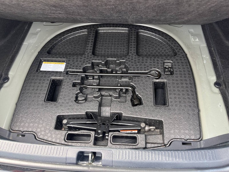 Toyota Camry Vehicle Image 10