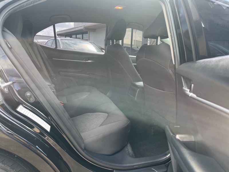 Toyota Camry Vehicle Image 11