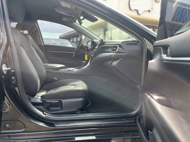 Toyota Camry Vehicle Image 12