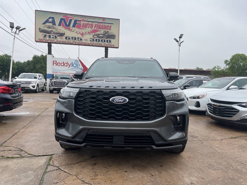 Ford Explorer Vehicle Image 02