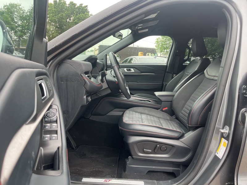 Ford Explorer Vehicle Image 07