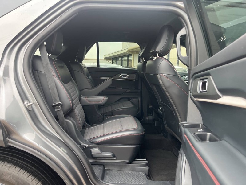 Ford Explorer Vehicle Image 11