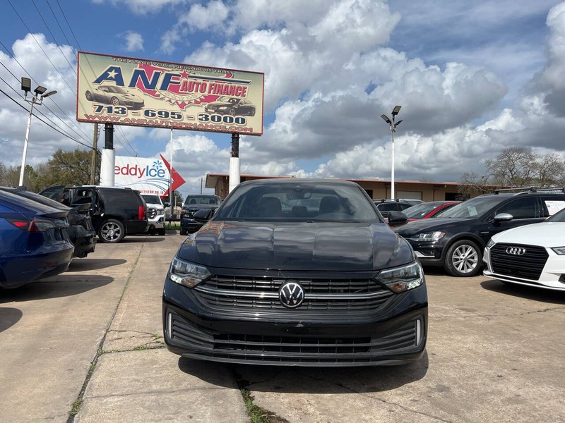 Volkswagen Jetta Vehicle Image 02