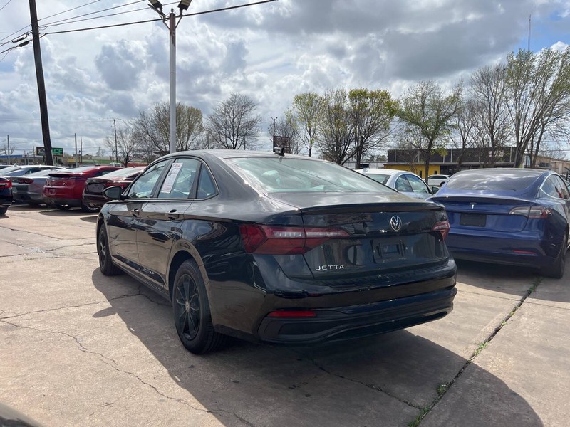 Volkswagen Jetta Vehicle Image 03