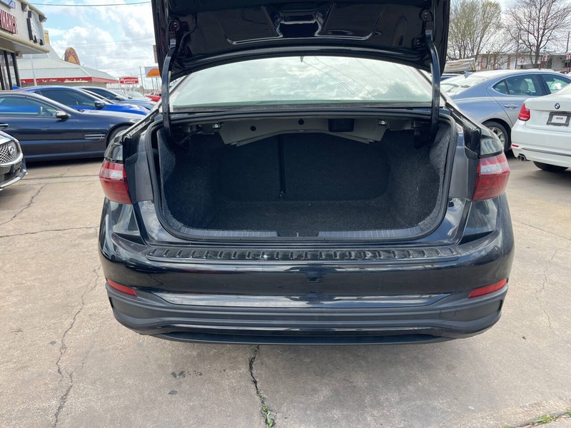 Volkswagen Jetta Vehicle Image 10