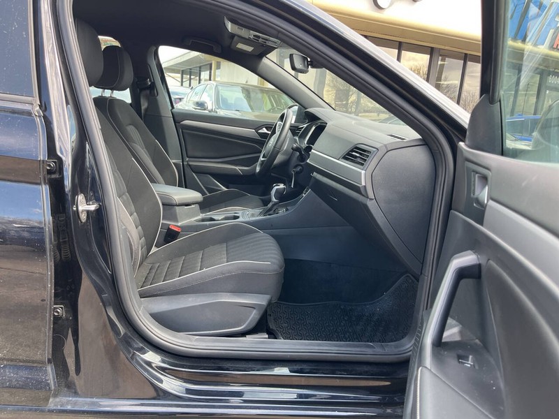 Volkswagen Jetta Vehicle Image 11