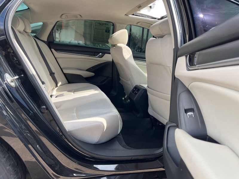 Honda Accord Sedan Vehicle Image 11