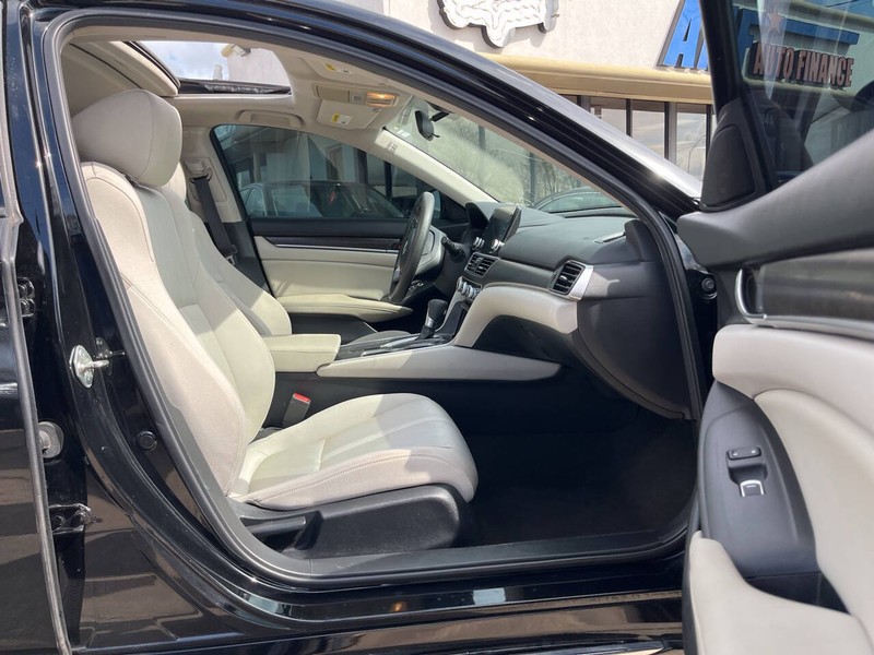 Honda Accord Sedan Vehicle Image 12