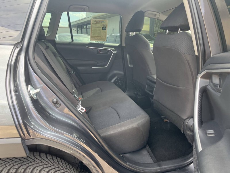 Toyota RAV4 Vehicle Image 10