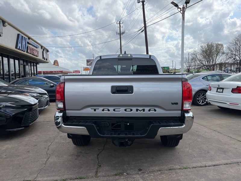 Toyota Tacoma Vehicle Image 04