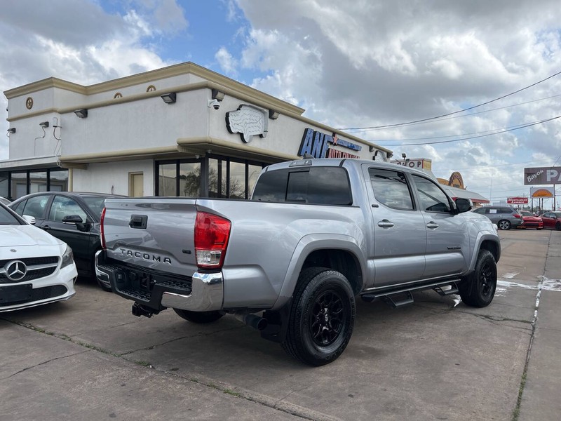 Toyota Tacoma Vehicle Image 05