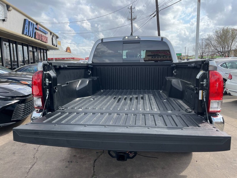 Toyota Tacoma Vehicle Image 08