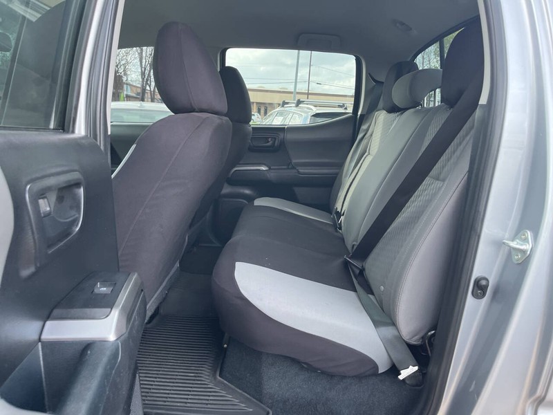 Toyota Tacoma Vehicle Image 09