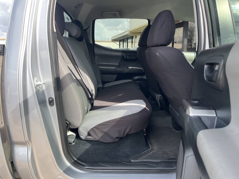 Toyota Tacoma Vehicle Image 11