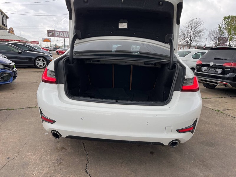 BMW 3 Series Vehicle Image 09