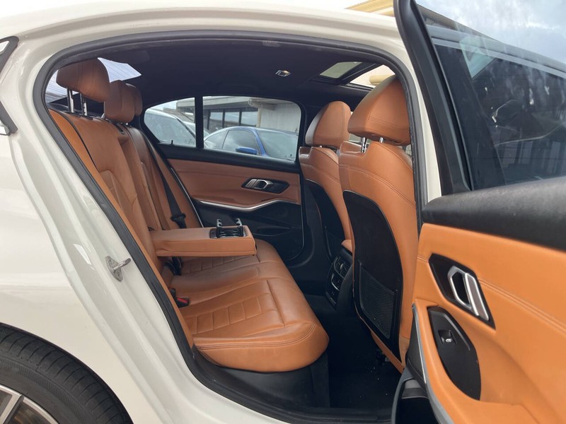 BMW 3 Series Vehicle Image 10