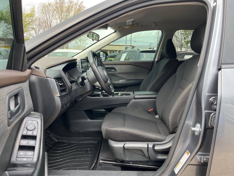 Nissan Rogue Vehicle Image 07