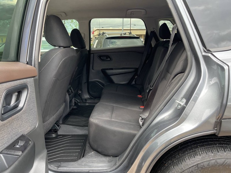 Nissan Rogue Vehicle Image 08