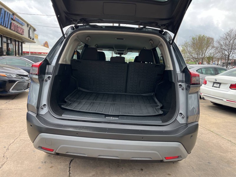 Nissan Rogue Vehicle Image 09