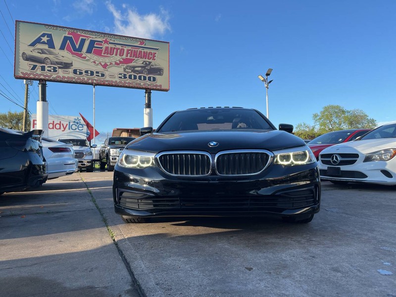 BMW 5 Series Vehicle Image 02