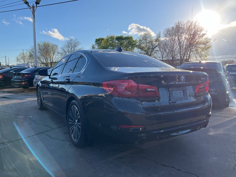 BMW 5 Series Vehicle Image 03