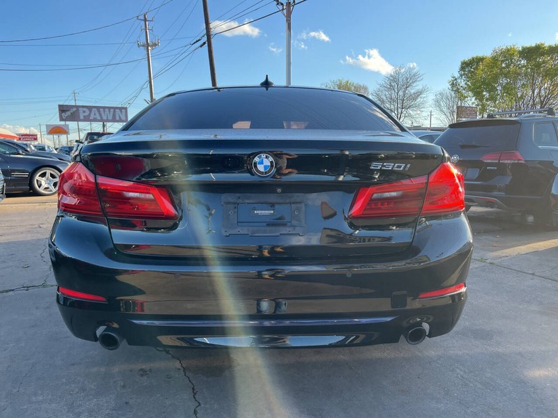 BMW 5 Series Vehicle Image 04