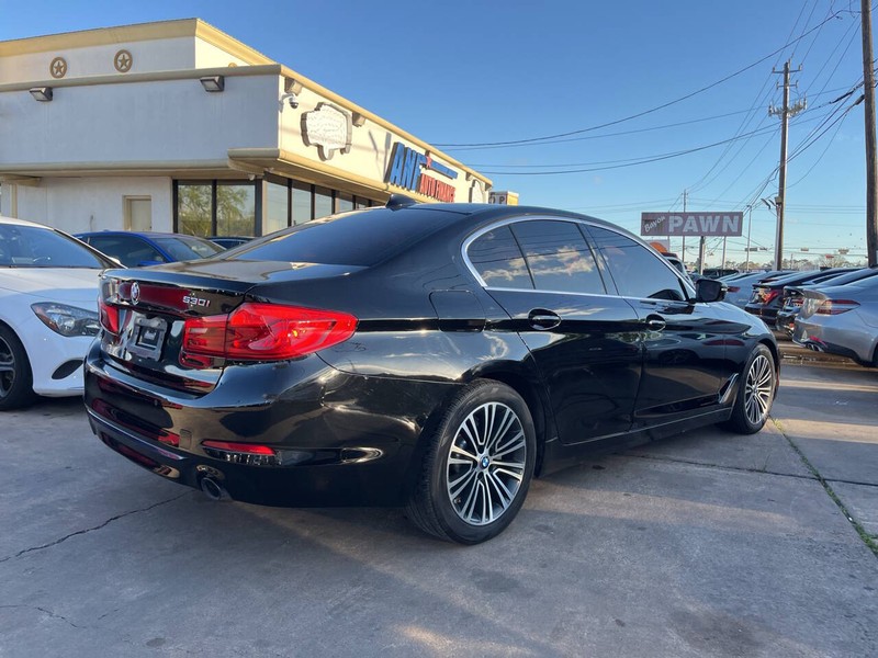 BMW 5 Series Vehicle Image 05