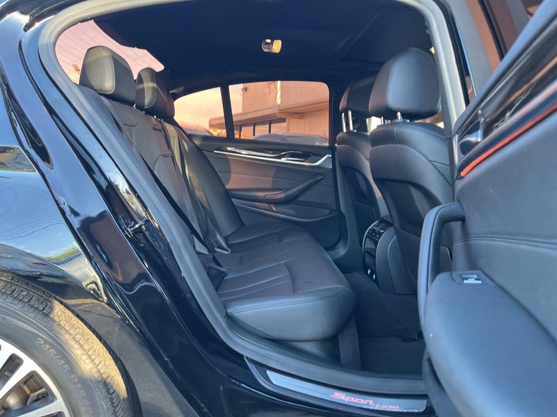 BMW 5 Series Vehicle Image 09