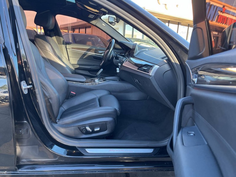 BMW 5 Series Vehicle Image 10