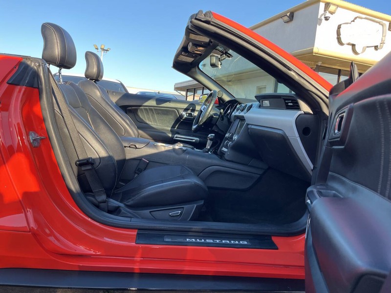 Ford Mustang Vehicle Image 10