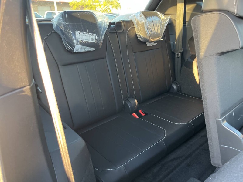 Volkswagen Tiguan Vehicle Image 12