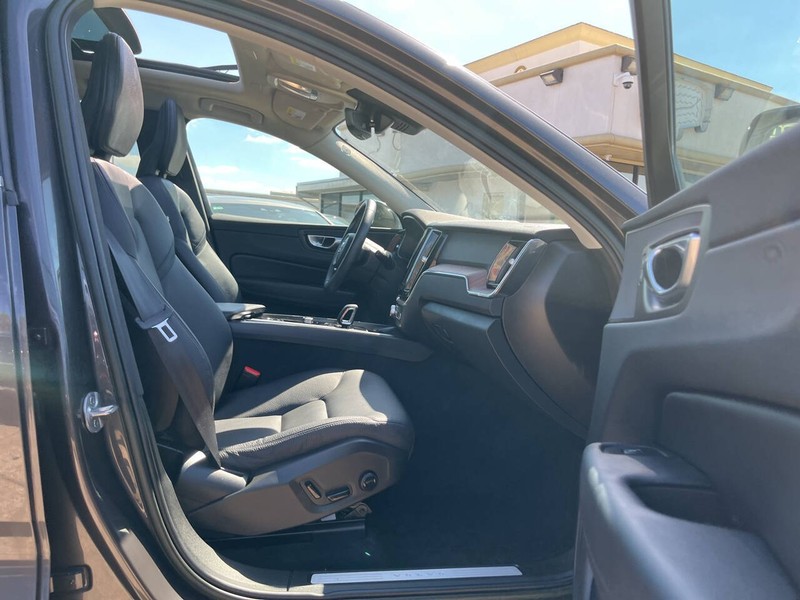 Volvo XC60 Vehicle Image 11